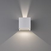LED-Aussen-Wandleuchte in Würfelform mit Up-Down-Beleuchtung