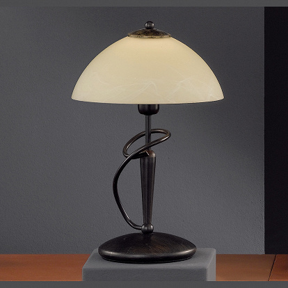 Tischlampe mit schalenförmigem Lampenschirm