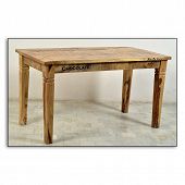 Tisch aus nachhaltigem Holzanbau aus Asien in hellbraun gebeizt mit 140 x 70 cm Grösse 