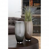 Schöne Vasen aus Glas mundgeblasen in schöner Wohnumgebung