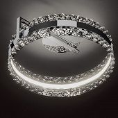 dekorative Deckenlampe mit LED im Chrom-Ring