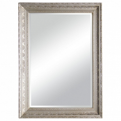 Spiegel in einen Holzrahmen eingefasst