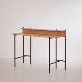 Schreibtisch im Pult-Design mit Akazienoptik