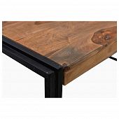 Tisch mit Platte aus Massivholz