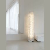 Schlafzimmerlampe dimmbar von Belux Design Höhe 150 cm onebyone
